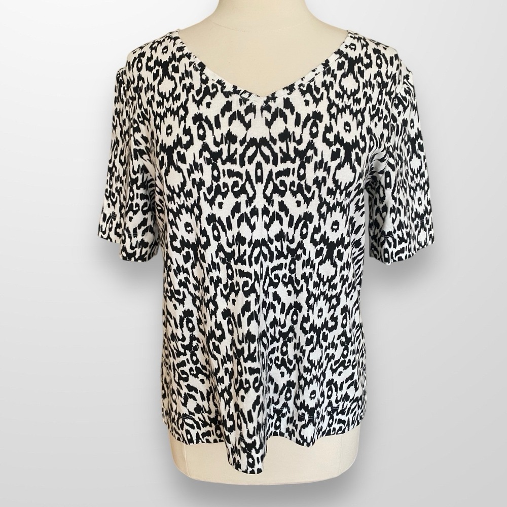 Chico's Size 2 Large Top Shirt Short Sleeve V-Neck Stretch‎ Animal Print